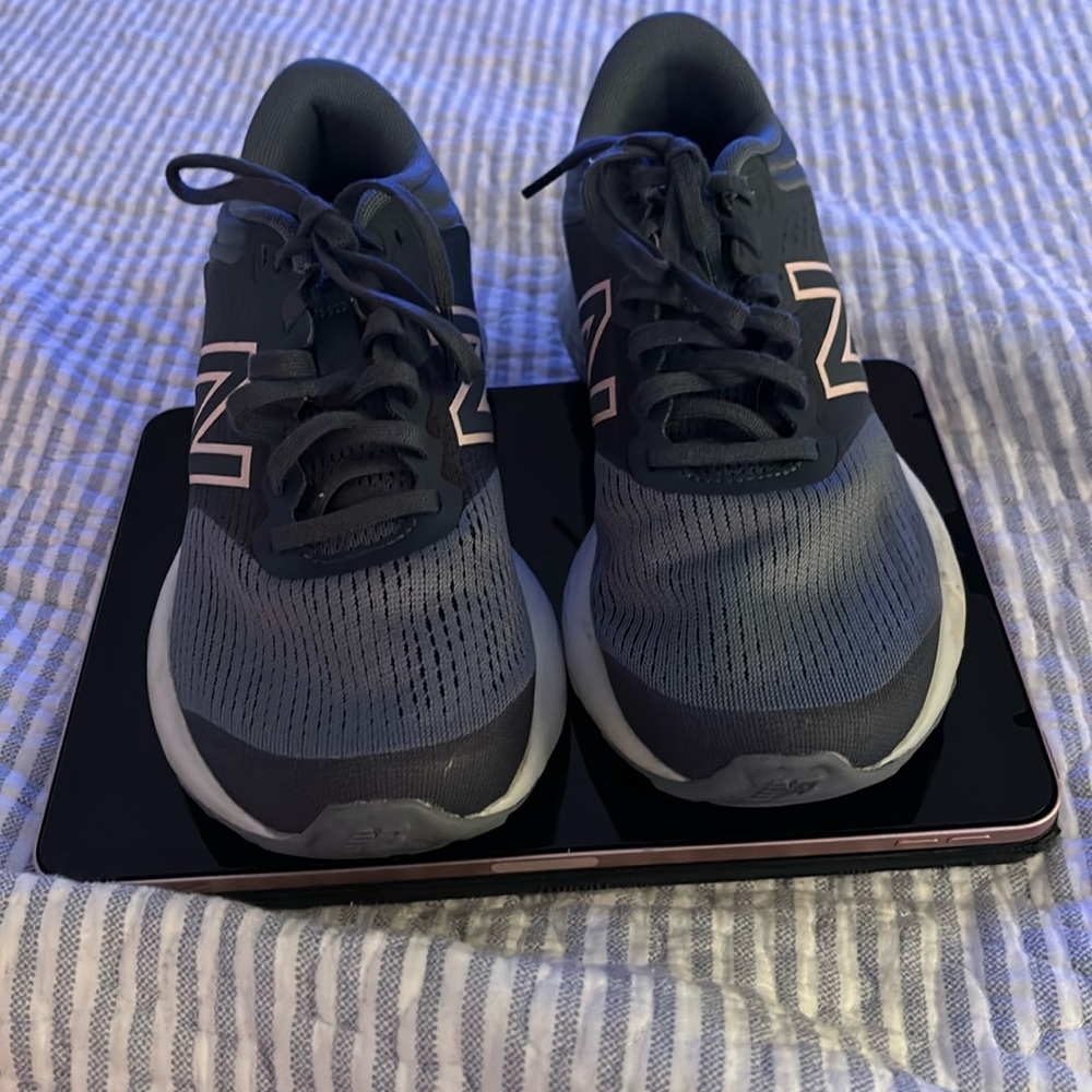 New balance Grey and Pink tennis shoes